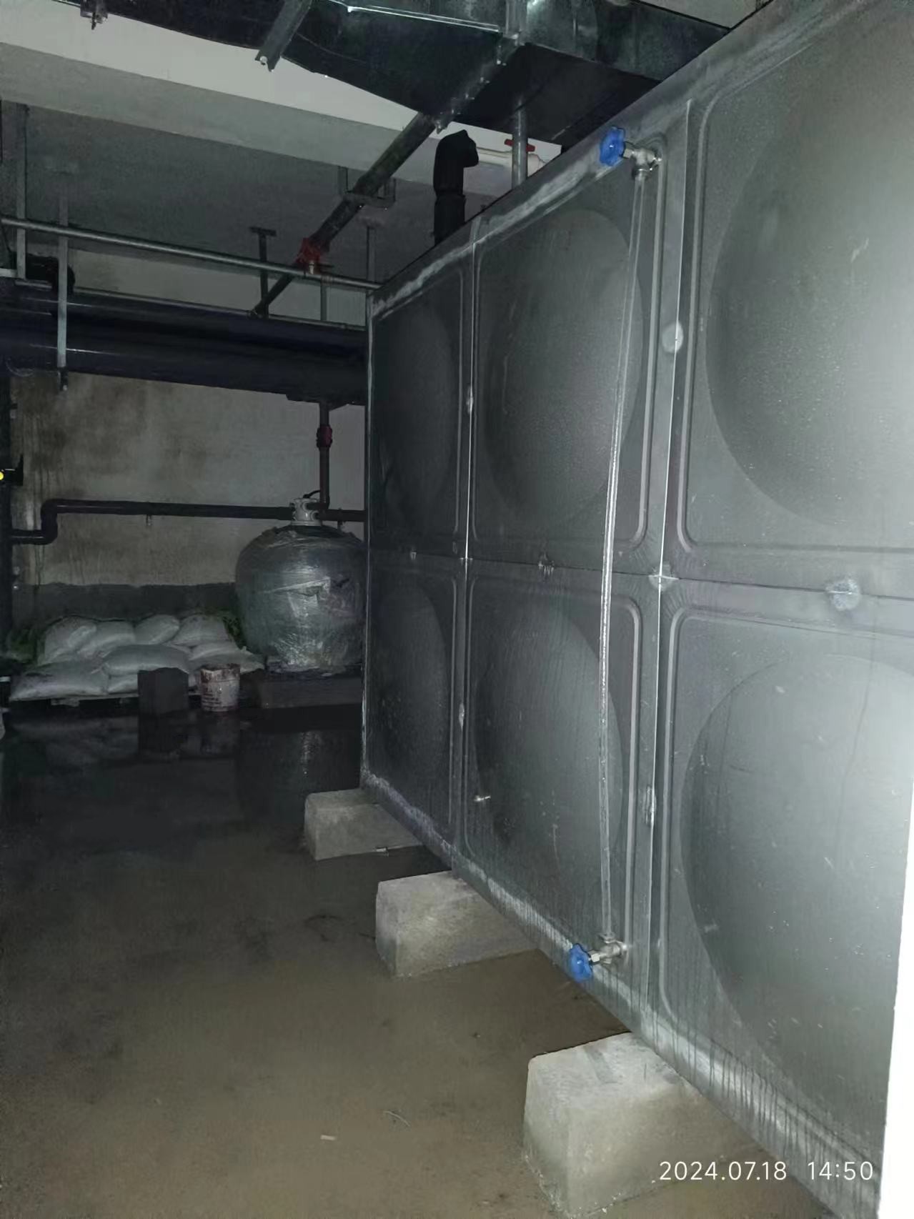 鄭州某外國語中學泳池水處理設備及泳池施工進展！